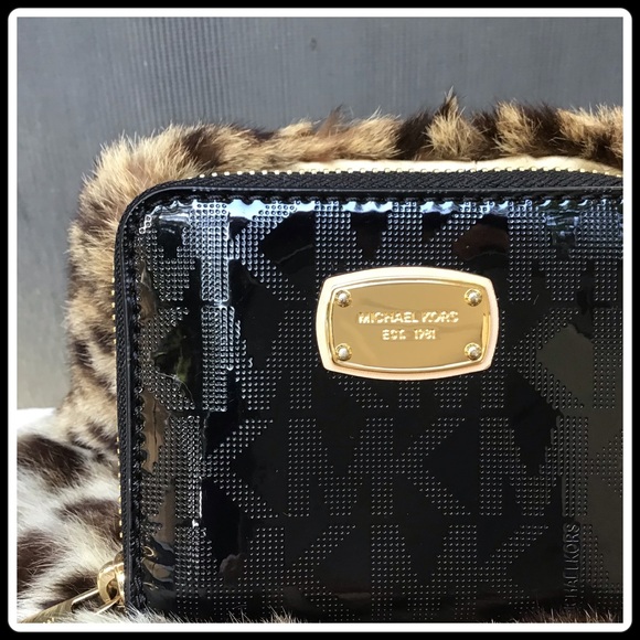 Michael Kors wallet - Picture 2 of 7